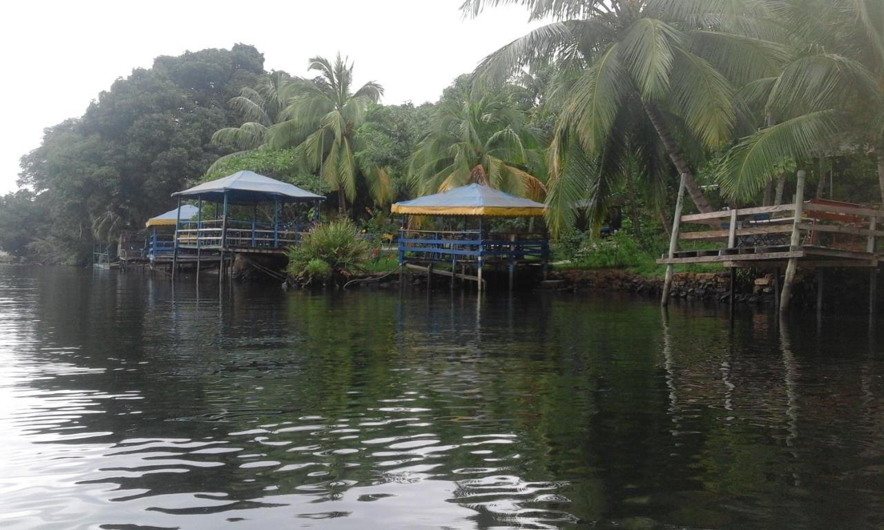Aylos Bay Akosombo Bagian luar foto